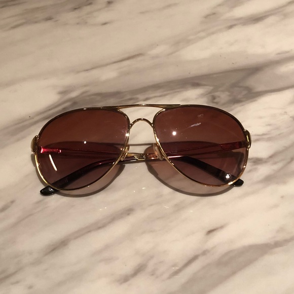 Oakley Accessories - Oakley aviator sunglasses